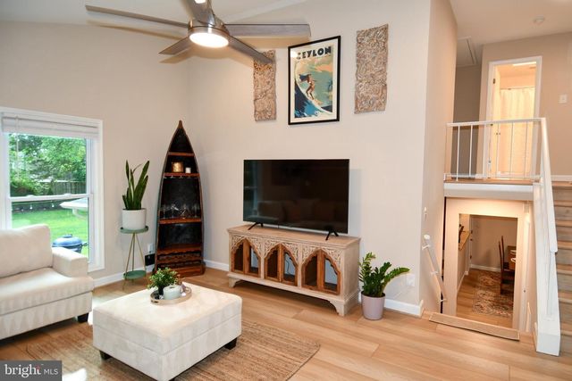 13703 LYNNCROFT DR, Chantilly, VA 20151