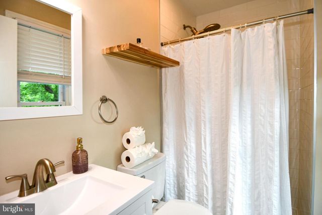 13703 LYNNCROFT DR, Chantilly, VA 20151