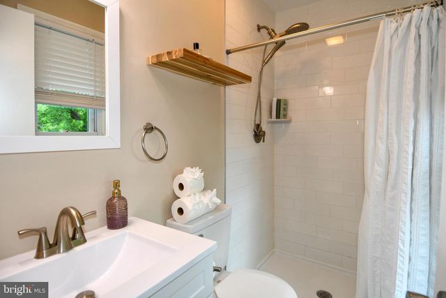 13703 LYNNCROFT DR, Chantilly, VA 20151