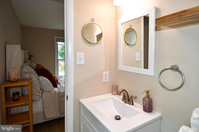 13703 LYNNCROFT DR, Chantilly, VA 20151