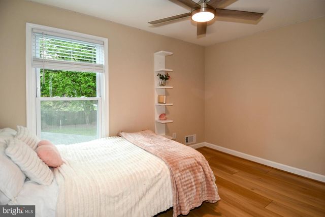 13703 LYNNCROFT DR, Chantilly, VA 20151