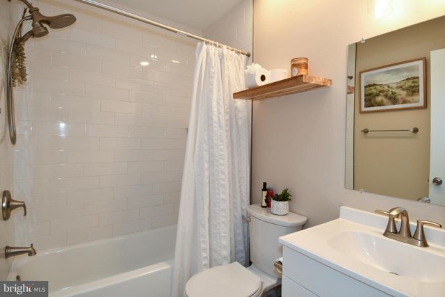 13703 LYNNCROFT DR, Chantilly, VA 20151