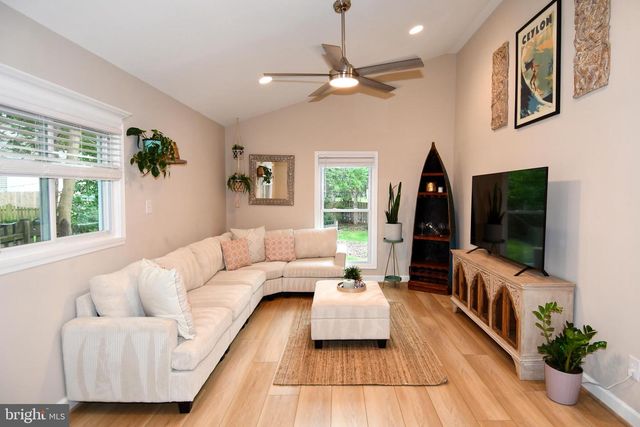 13703 LYNNCROFT DR, Chantilly, VA 20151
