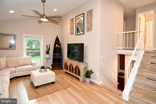 13703 LYNNCROFT DR, Chantilly, VA 20151