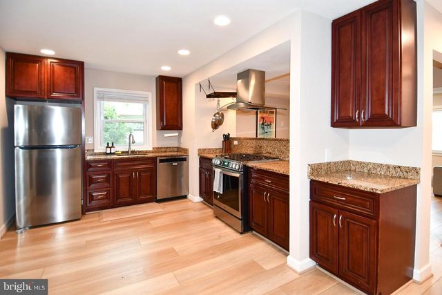 13703 LYNNCROFT DR, Chantilly, VA 20151