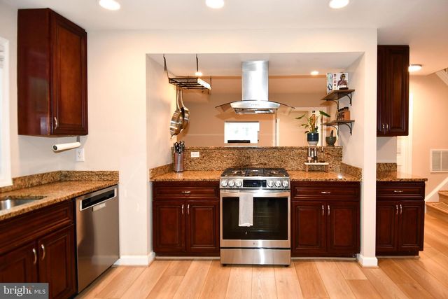 13703 LYNNCROFT DR, Chantilly, VA 20151