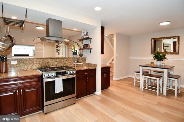13703 LYNNCROFT DR, Chantilly, VA 20151