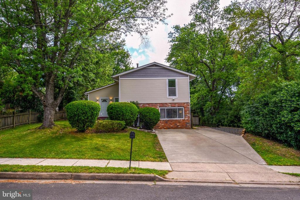 13703 LYNNCROFT DR, Chantilly, VA 20151