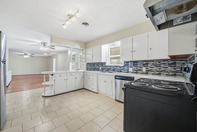 1306 Carr Street, Hillsboro, TX 76645