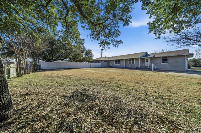 1306 Carr Street, Hillsboro, TX 76645