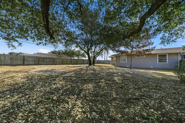 1306 Carr Street, Hillsboro, TX 76645