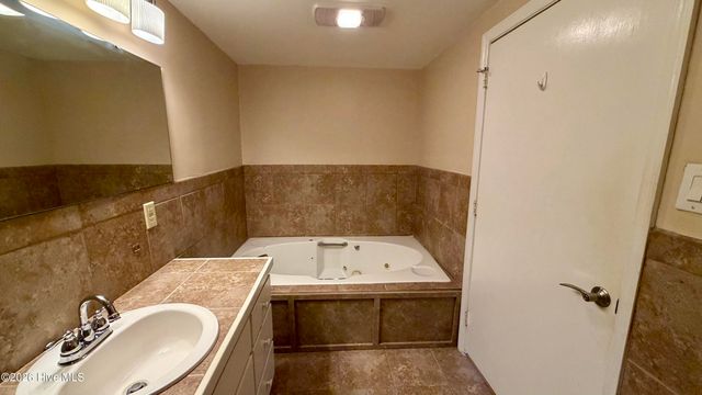 1113 Cherry Tree Drive, New Bern, NC 28562