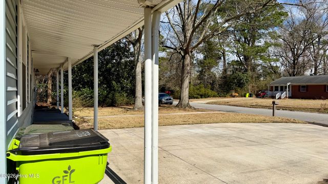 1113 Cherry Tree Drive, New Bern, NC 28562