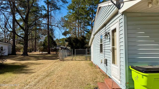1113 Cherry Tree Drive, New Bern, NC 28562