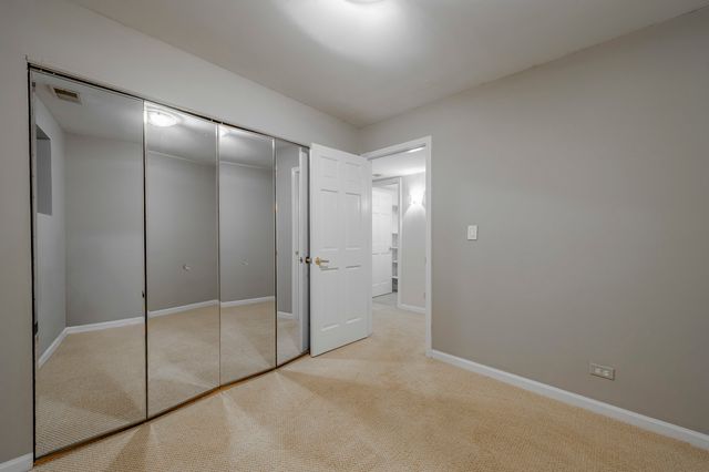 1017 W Dakin Street 1, Chicago, IL 60613