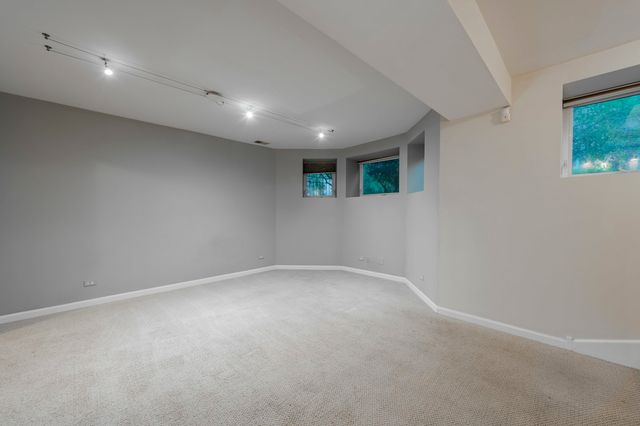 1017 W Dakin Street 1, Chicago, IL 60613