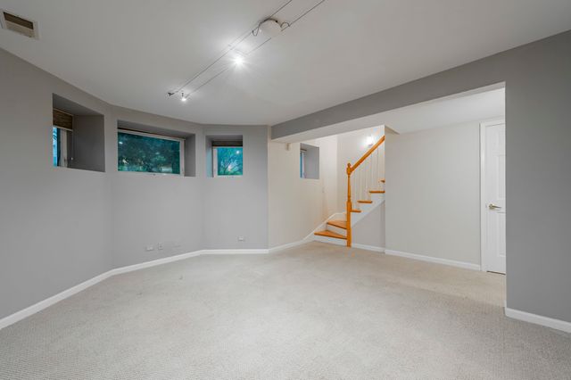 1017 W Dakin Street 1, Chicago, IL 60613