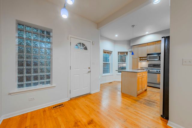 1017 W Dakin Street 1, Chicago, IL 60613