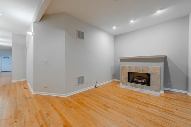 1017 W Dakin Street 1, Chicago, IL 60613