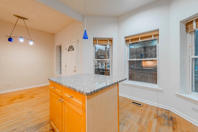 1017 W Dakin Street 1, Chicago, IL 60613