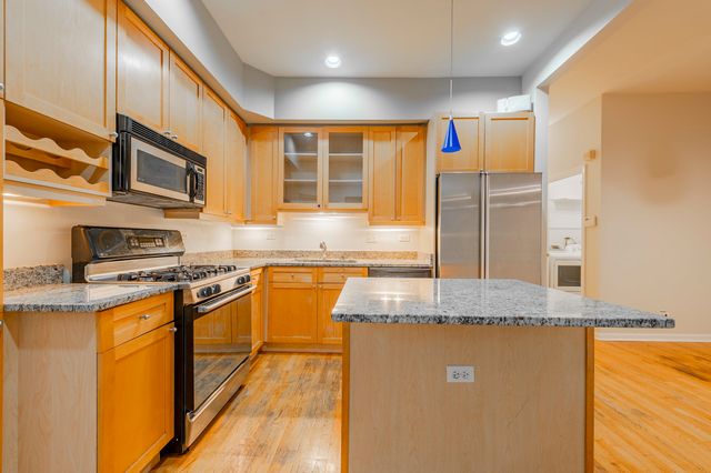 1017 W Dakin Street 1, Chicago, IL 60613