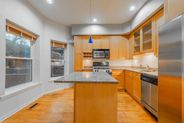 1017 W Dakin Street 1, Chicago, IL 60613