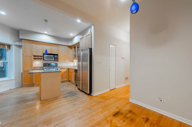 1017 W Dakin Street 1, Chicago, IL 60613