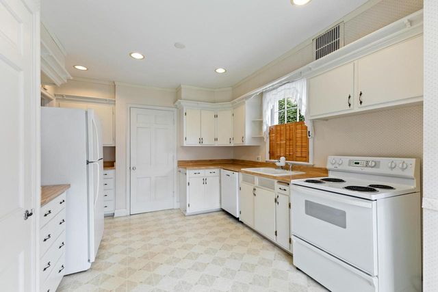 3920 Kinzie AVENUE, Racine, WI 53405