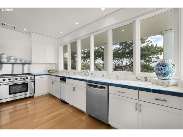 766 NEACOXIE Blvd, Gearhart, OR 97138