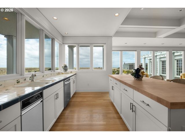 766 NEACOXIE Blvd, Gearhart, OR 97138