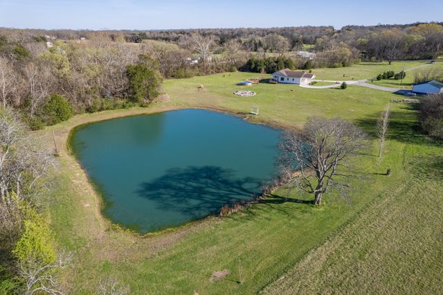 1616 Old Berlin Rd, Lewisburg, TN 37091