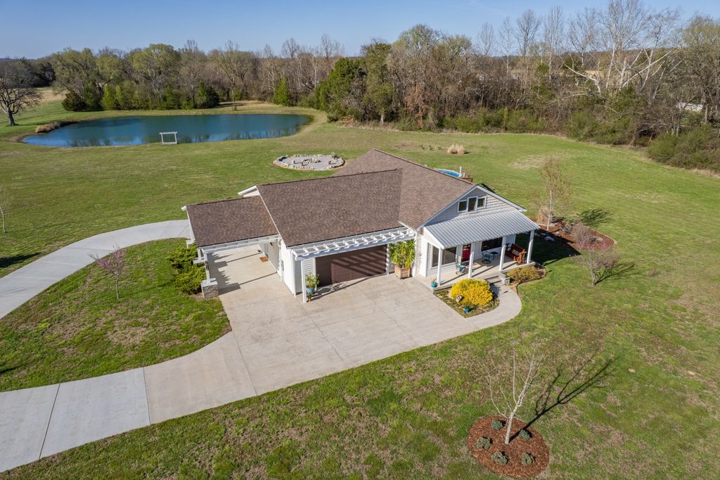 1616 Old Berlin Rd, Lewisburg, TN 37091