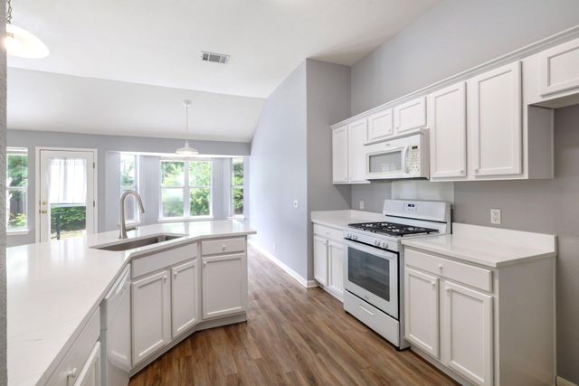 1706 COLUMBINE LN, Leander, TX 78641