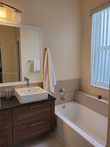 1569 Winterberry Ln, Weston, FL 33327