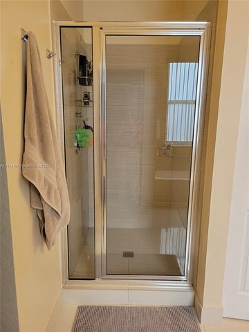 1569 Winterberry Ln, Weston, FL 33327