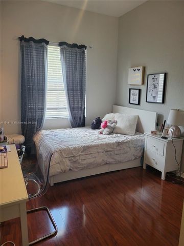 1569 Winterberry Ln, Weston, FL 33327