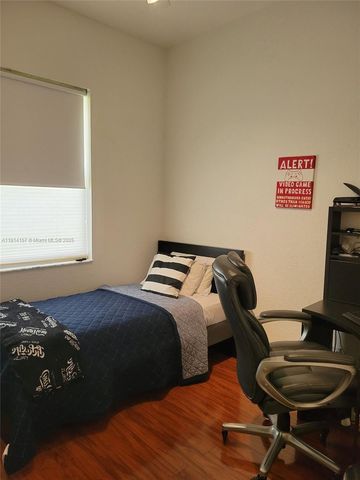 1569 Winterberry Ln, Weston, FL 33327