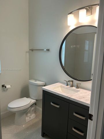 1569 Winterberry Ln, Weston, FL 33327