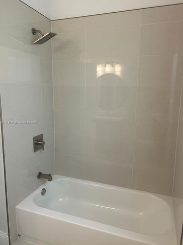 1569 Winterberry Ln, Weston, FL 33327