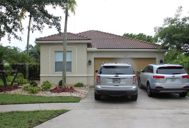 1569 Winterberry Ln, Weston, FL 33327