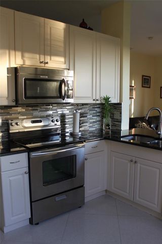 1569 Winterberry Ln, Weston, FL 33327