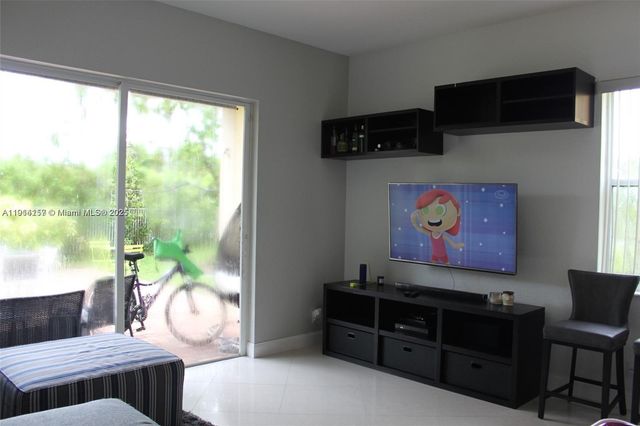 1569 Winterberry Ln, Weston, FL 33327