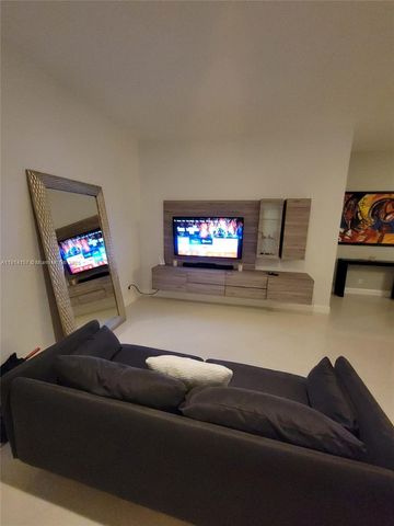 1569 Winterberry Ln, Weston, FL 33327