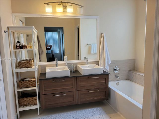 1569 Winterberry Ln, Weston, FL 33327