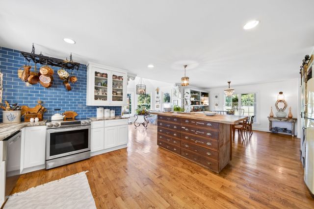 1810 Baker Rd, Goodlettsville, TN 37072