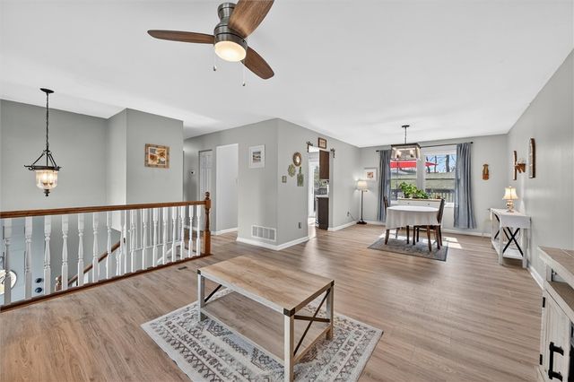 307 Lawrence Pl, Coraopolis, PA 15108