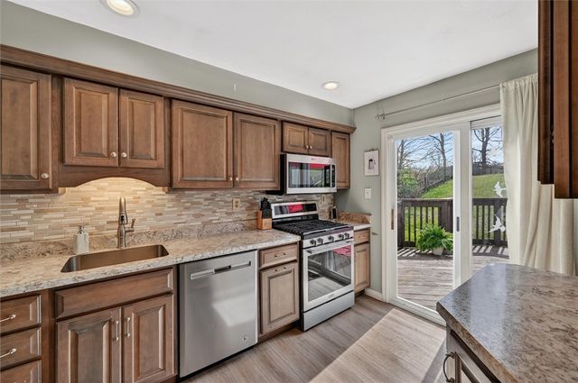 307 Lawrence Pl, Coraopolis, PA 15108
