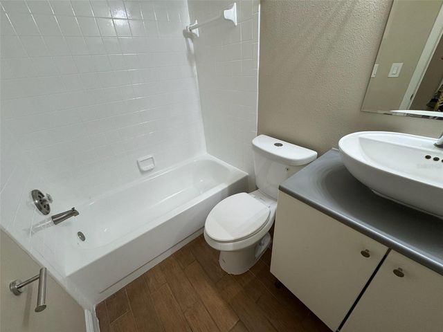 2532 WOODGATE BOULEVARD 202, Orlando, FL 32822