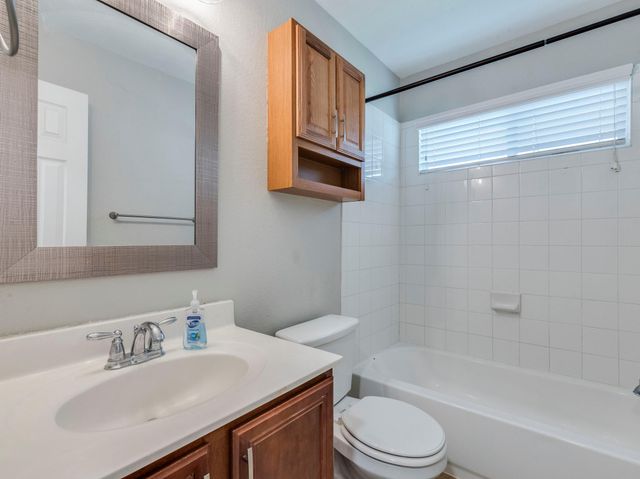141 Linden LN, San Marcos, TX 78666