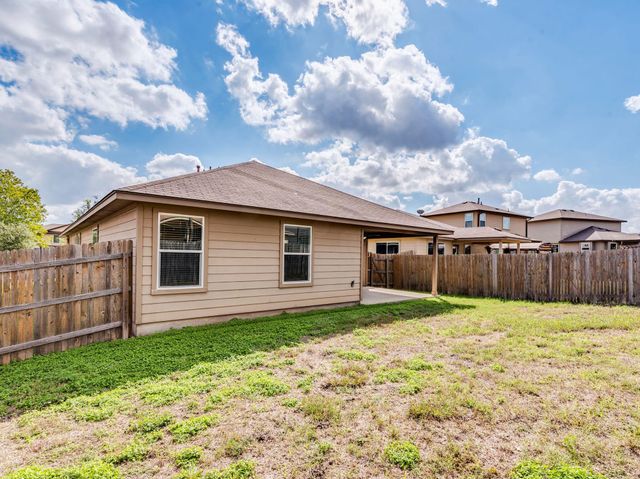 141 Linden LN, San Marcos, TX 78666